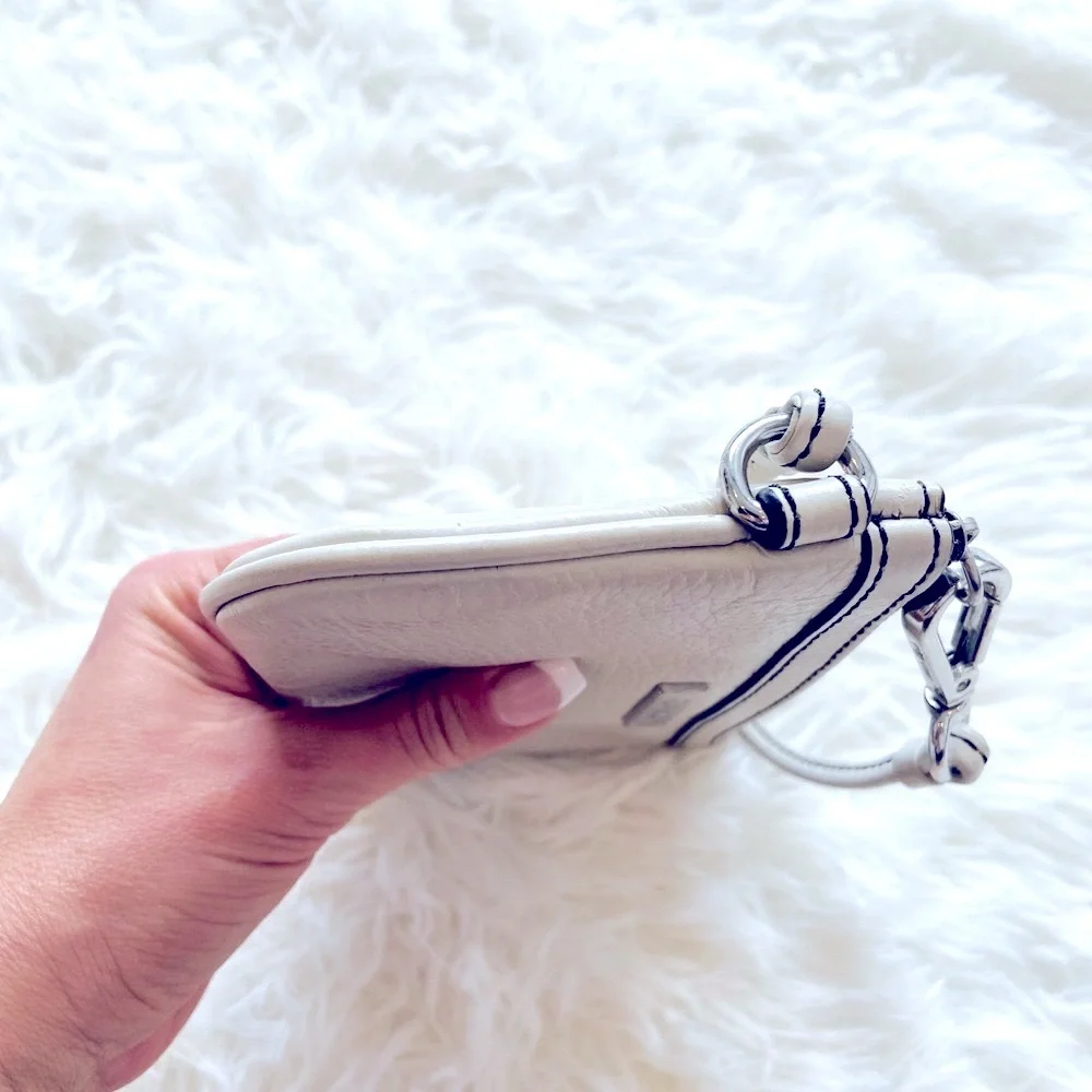 🤍 Calvin Klein Cream Wristlet Wallet